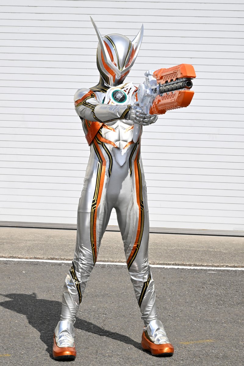 Voilà les pleines vues du costume de Minami / Code Number 17