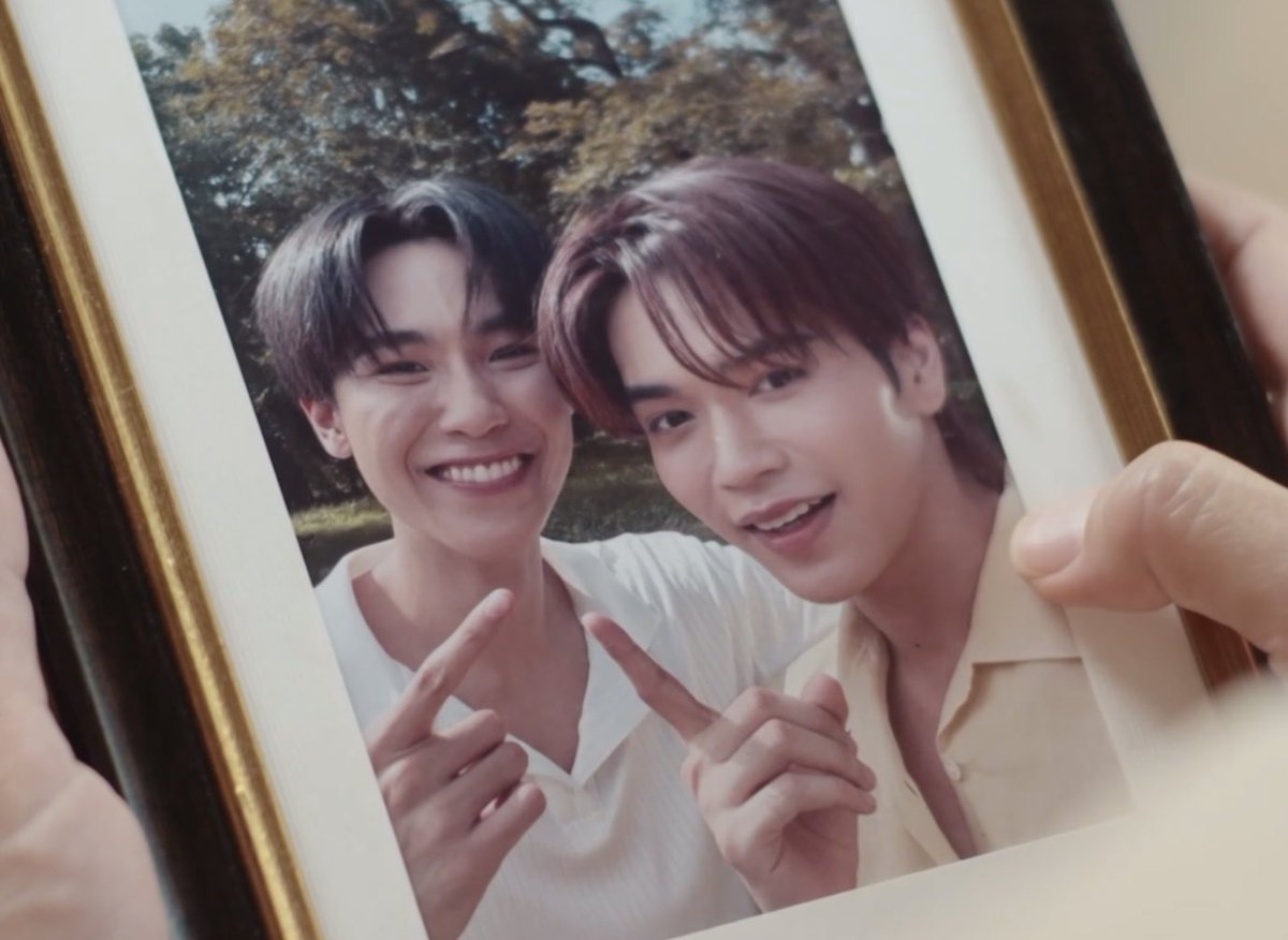 metichibi's tweet photo. กูมีชีวิตอยู่เพื่อตั้งคำถามว่า ทำไมเขาไม่ได้รักกันในโลกนี้ https://t.co/Nw8TKy68bK