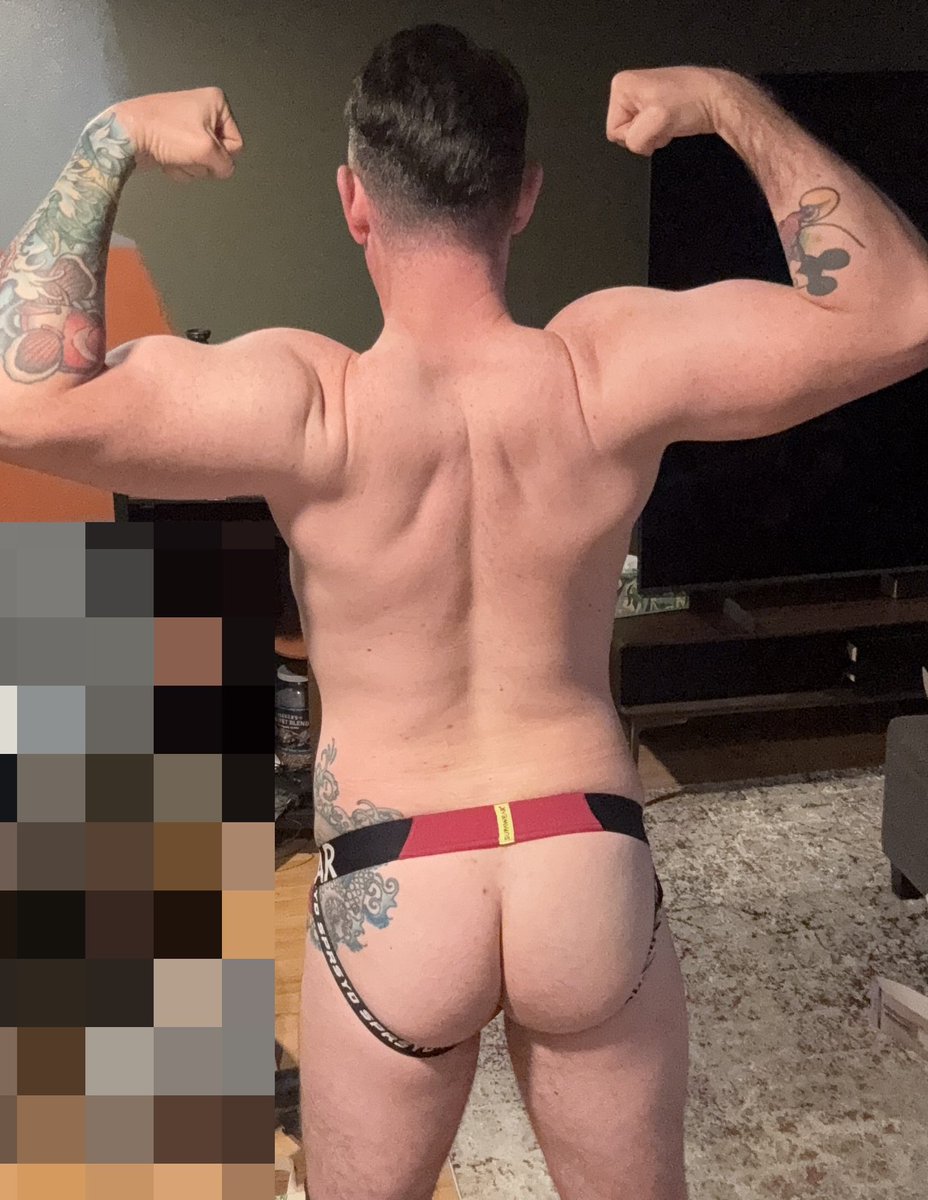 ChristianB8s's tweet photo. Ok so is #FatBackFriday a thing? I’ve only had a trainer for 6mo so idk all the lingo but I think I’m doing ok… also no idea how to pose… thoughts? Tips? https://t.co/bjWvsyT0Zj