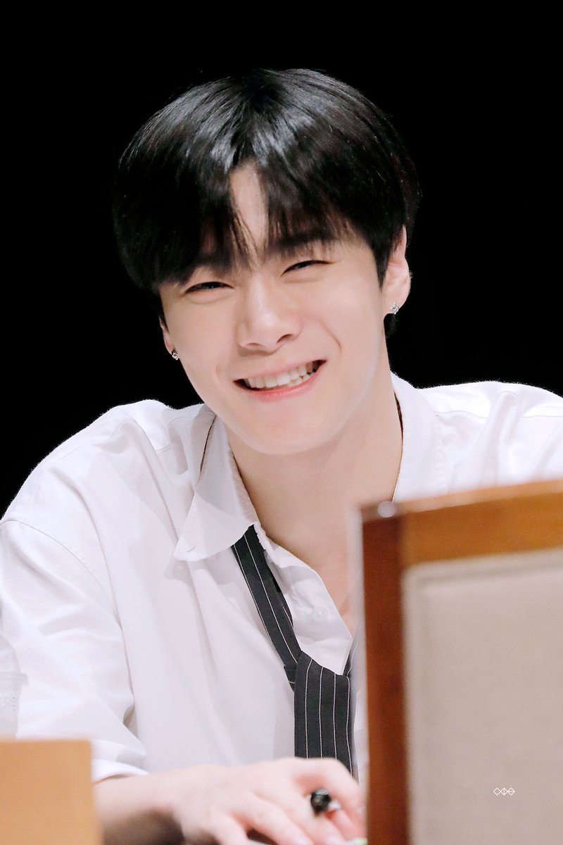 With_moon_ko_ng's tweet photo. 빈이시🍀 https://t.co/Gs1LWRwaPO