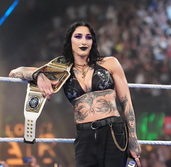 FiendsNightmare's tweet photo. ᅠᅠ
ᅠ
ᅠ

             From Spain with love. 🖤🇪🇸 
                   #Smackdown 

ᅠ
ᅠᅠ
ᅠ https://t.co/4gPPFJSmAc
