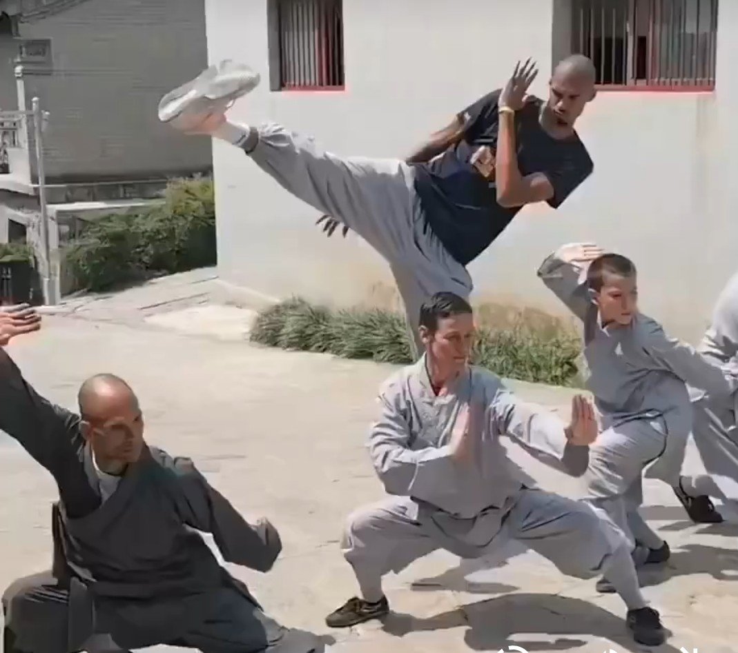 ChasmRift's tweet photo. @_Brnda He was training with Ra's Al Ghul in the off-season for a reason 😂 https://t.co/RzDgU7gYqe