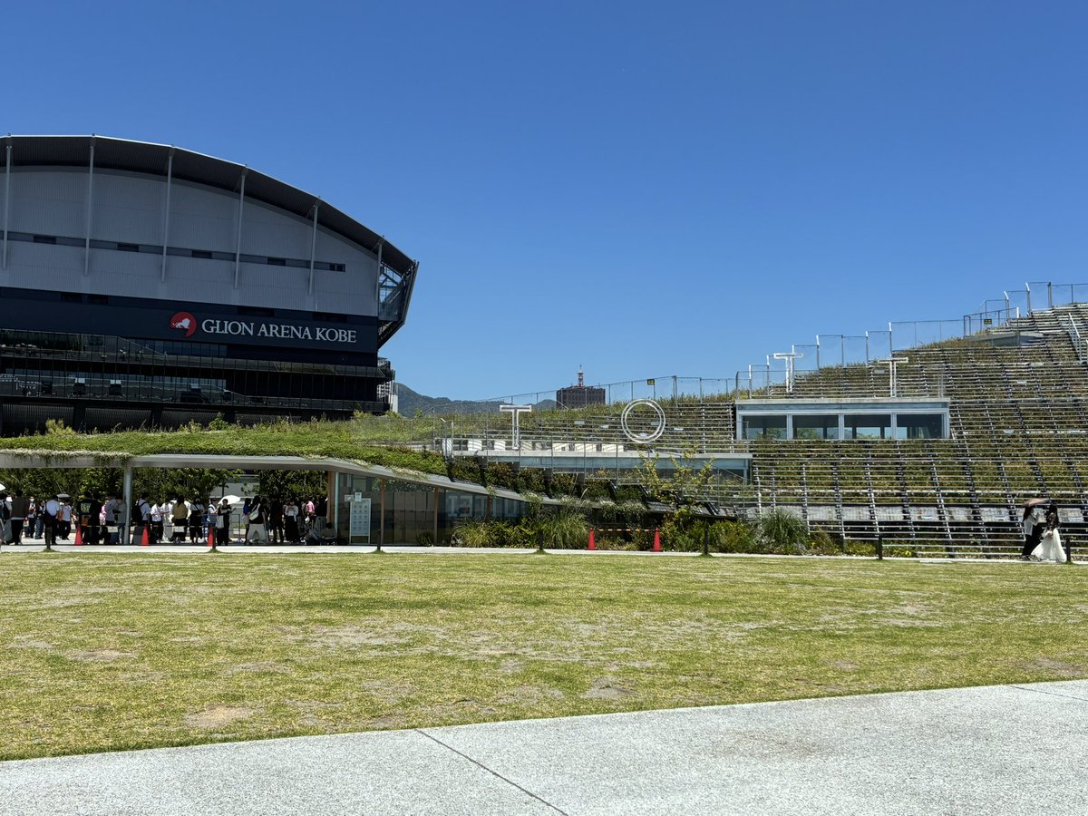 sofaisana's tweet photo. カルライ神戸の会場、ジーライオンへ下見に行ってきたぞ。

物販の場所はジーライオンの裏手（3枚目写真）だ。雨が降ったらかなり大変そうだから、天気予報はしっかり確認して来た方が良さそうだな。周りはどこで写真撮っても絵になるぞ。→ https://t.co/WPKFKG4vrC