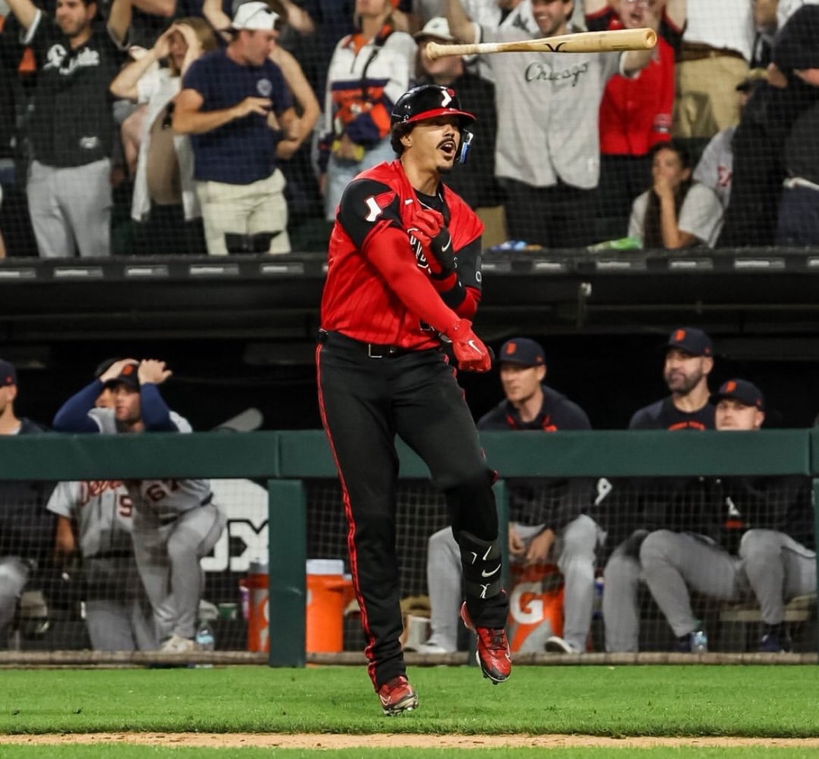 ChiSoxFanMike's tweet photo. Both walk-off home runs.

Both against the Tigers.

Both at the start of a competitive window.

How can you not be romantic about baseball. https://t.co/UqaiZFwxp3