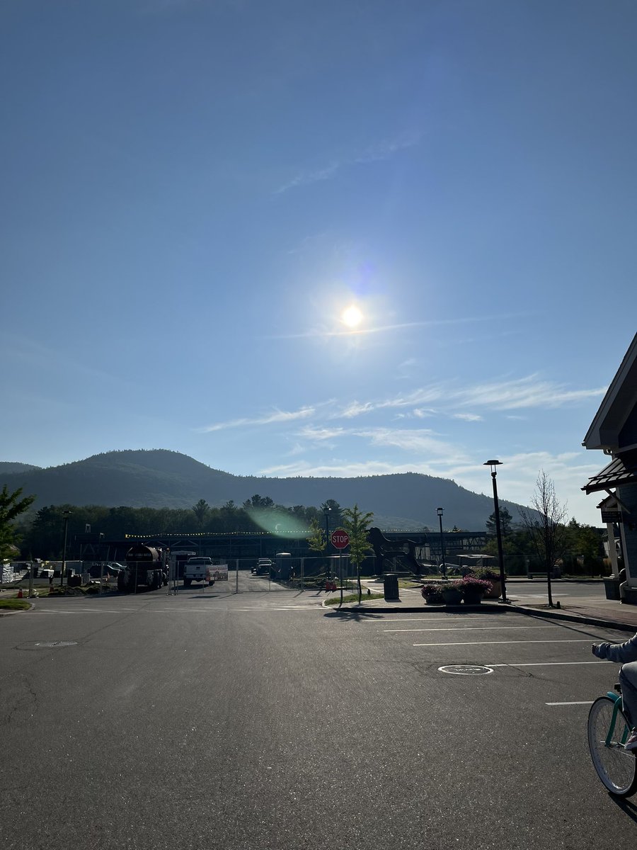 queloqueinnh's tweet photo. เราไปอยู่North Conway, NH ค่า tax ฟรีด้วย https://t.co/iyPS6c8ISG
