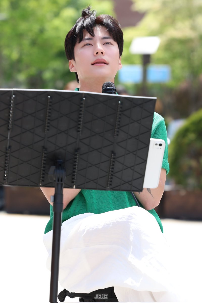 JEJE_PJU's tweet photo. [260510 박제업 신촌스타광장 버스킹]

자연광 미남💚

#박제업 #제업 #PARKJEUP #JEUP #パクジェオプ #ジェオプ https://t.co/f6DI0c9lHj