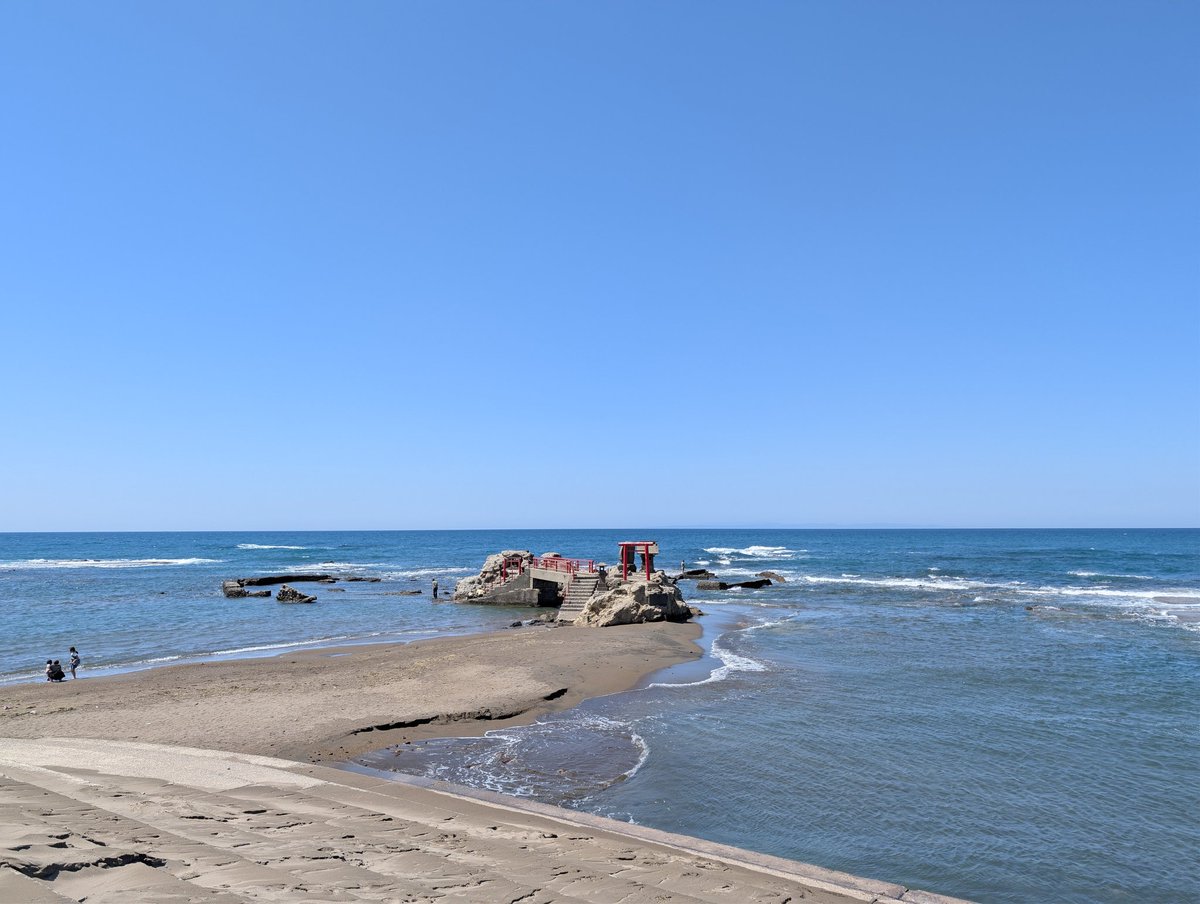 Rac_TOS's tweet photo. めちゃんこいい天気なので海来た！😎
近くに「4301」って書いてある強そうなお船がいたけどなんだろう🙄 https://t.co/syxkLnuoPe