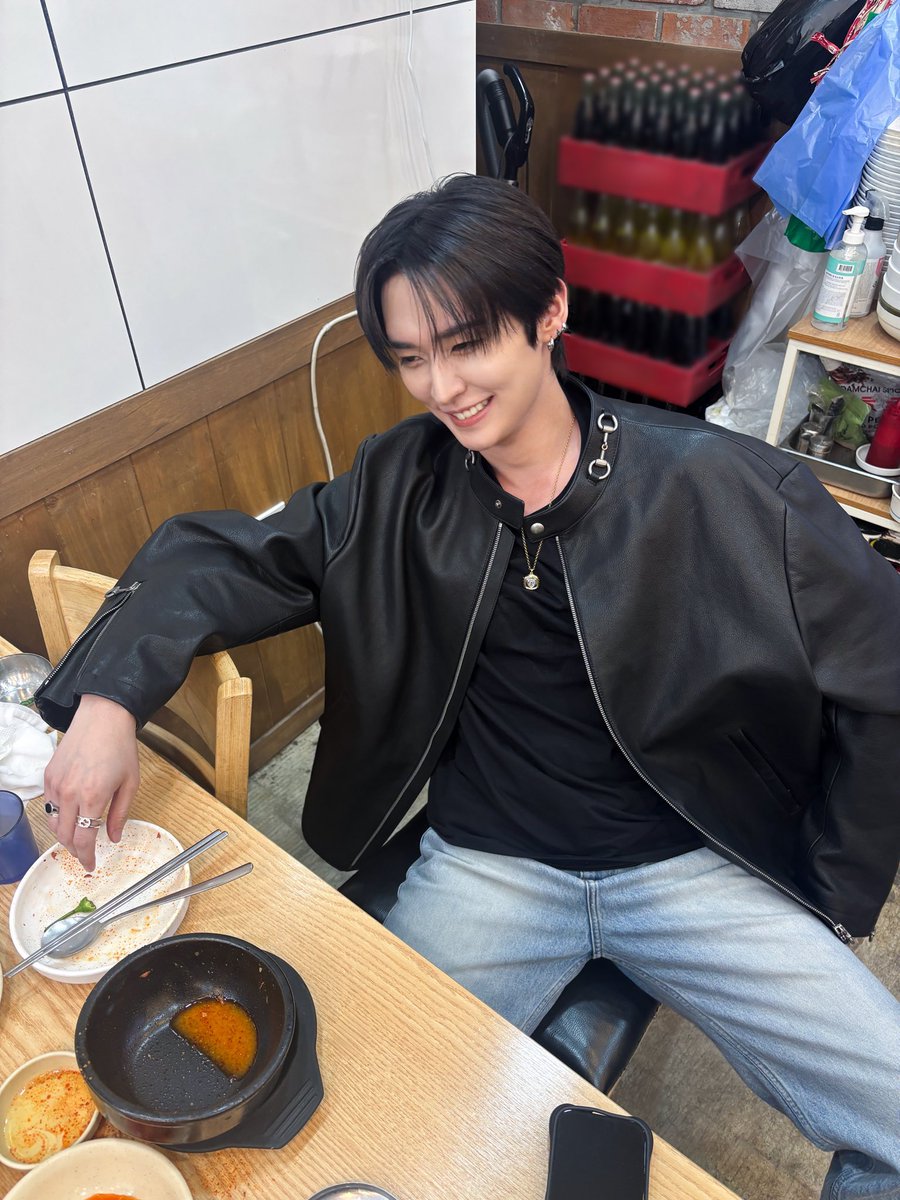 lixieelovebot's tweet photo. Girl wake up new lee know bf pics just dropped https://t.co/iC6doxh8ua