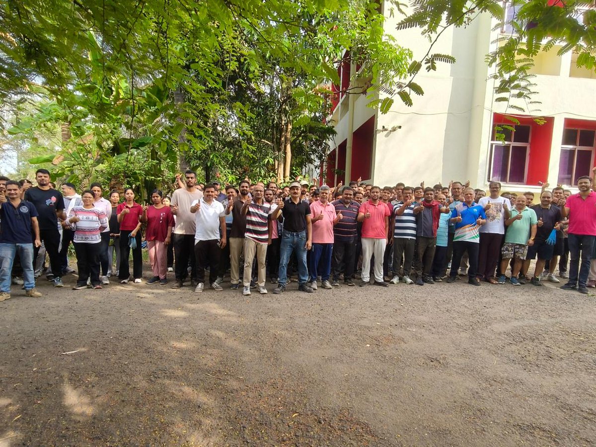 IRIEEN_OFFICIAL's tweet photo. Under DG IRIEEN’s guidance, #Shramdaan at IRIEEN continued with focus on sustainability &amp; innovation.Teams carried out scrap segregation, cleaning &amp; painting for creating useful campus assets, alongside roof-whitening to reduce summer heat.
#Swachhta #Sustainability #RecycleReuse https://t.co/060tu65QOu