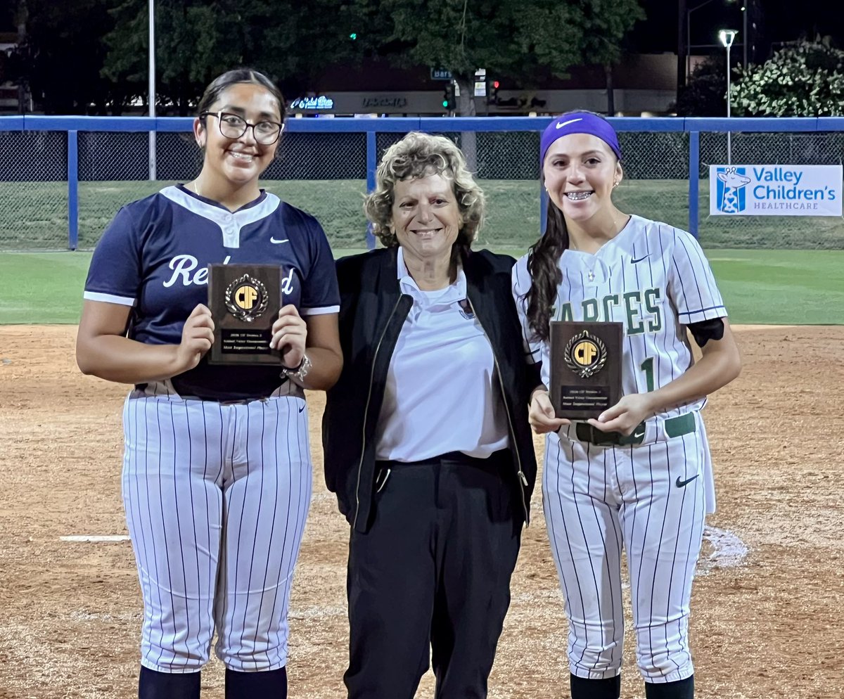 CifCentral's tweet photo. Congratulations to Division II softball champion Redwood, which prevailed over Garces Memorial 1-0 in eight innings. Heckuva game, ladies! 🥎👏🎉 https://t.co/p9qISlghlI