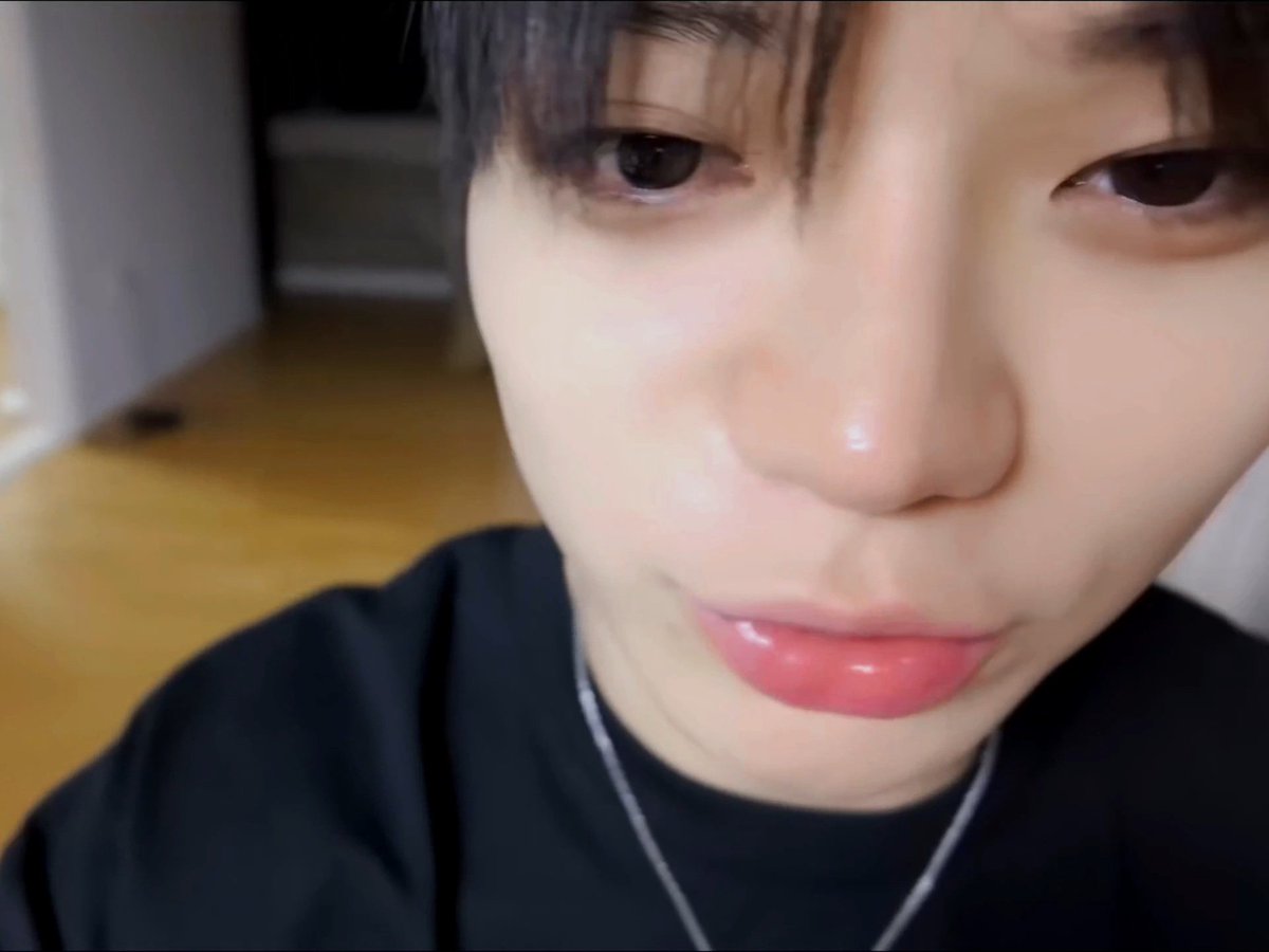 뉼른 아카이브 tweet media