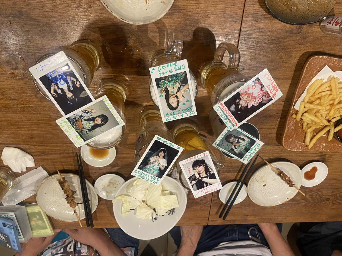 LfTht's tweet photo. ゼファーのライブ後に昼飲みします　ももちゃんの髪型可愛かったです　#おーえすゆー https://t.co/EiwypDJP1e