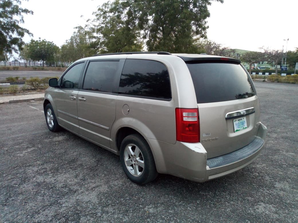 anyicash2's tweet photo. Super clean and neatly used Dodge Caravan 2009/2010 model.
Untempered Engine 
Smooth transmission 
AC chilling 
Everything sharp
Price 7m
Call 08037883183
Location Abuja https://t.co/1by9tVRZRx