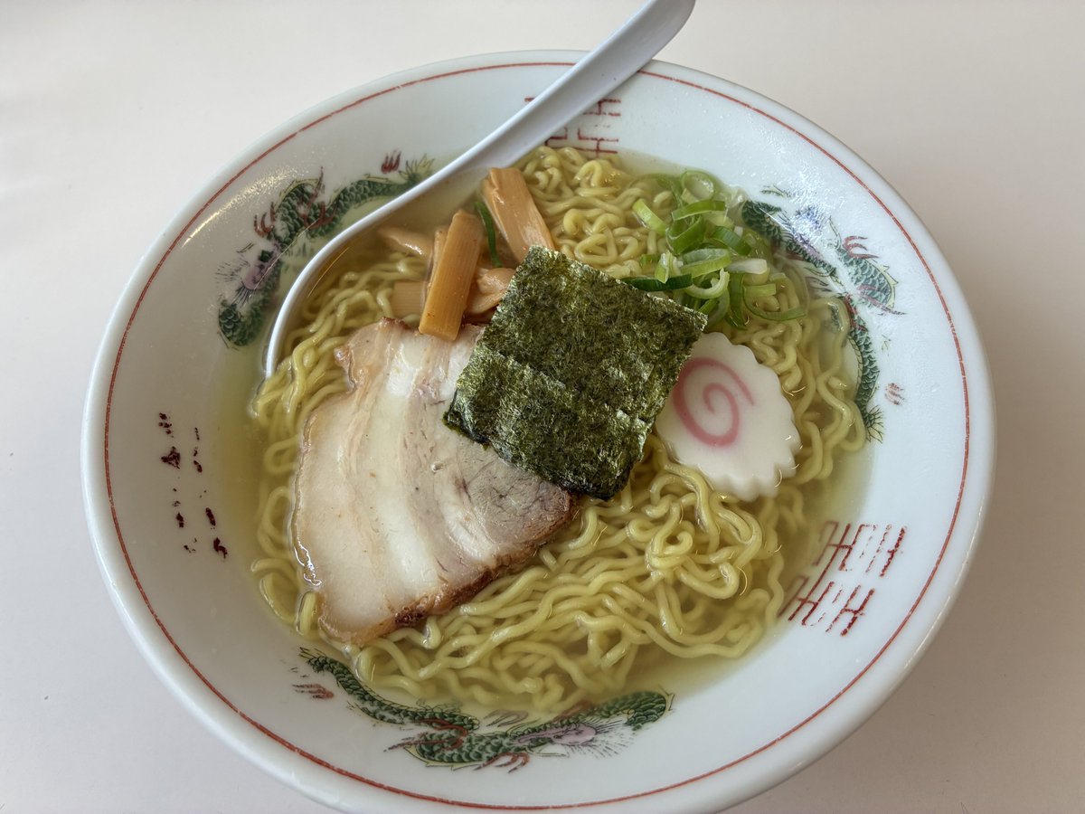 totti0084_com's tweet photo. 塩分を欲する陽気です
塩ラーメン🍜
チャーハン

最強コンビです
うまみ凝縮です
これで1,000円とかバグります
#横屋食堂 https://t.co/2EISAlR1SZ