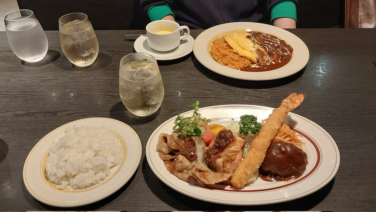 bontaro1966's tweet photo. 一昨日、娘が #還暦祝い としてビストロでディナーをご馳走してくれました。娘とお酒を飲みながら食事をするのは初めて🥂 社会人になって数年目の娘との仕事の話は感慨深いものがありました。娘と妻からお祝いの品として、チタン製磁気ネックレスのプレゼント。 大事にします❤ https://t.co/h7gASlwkrd