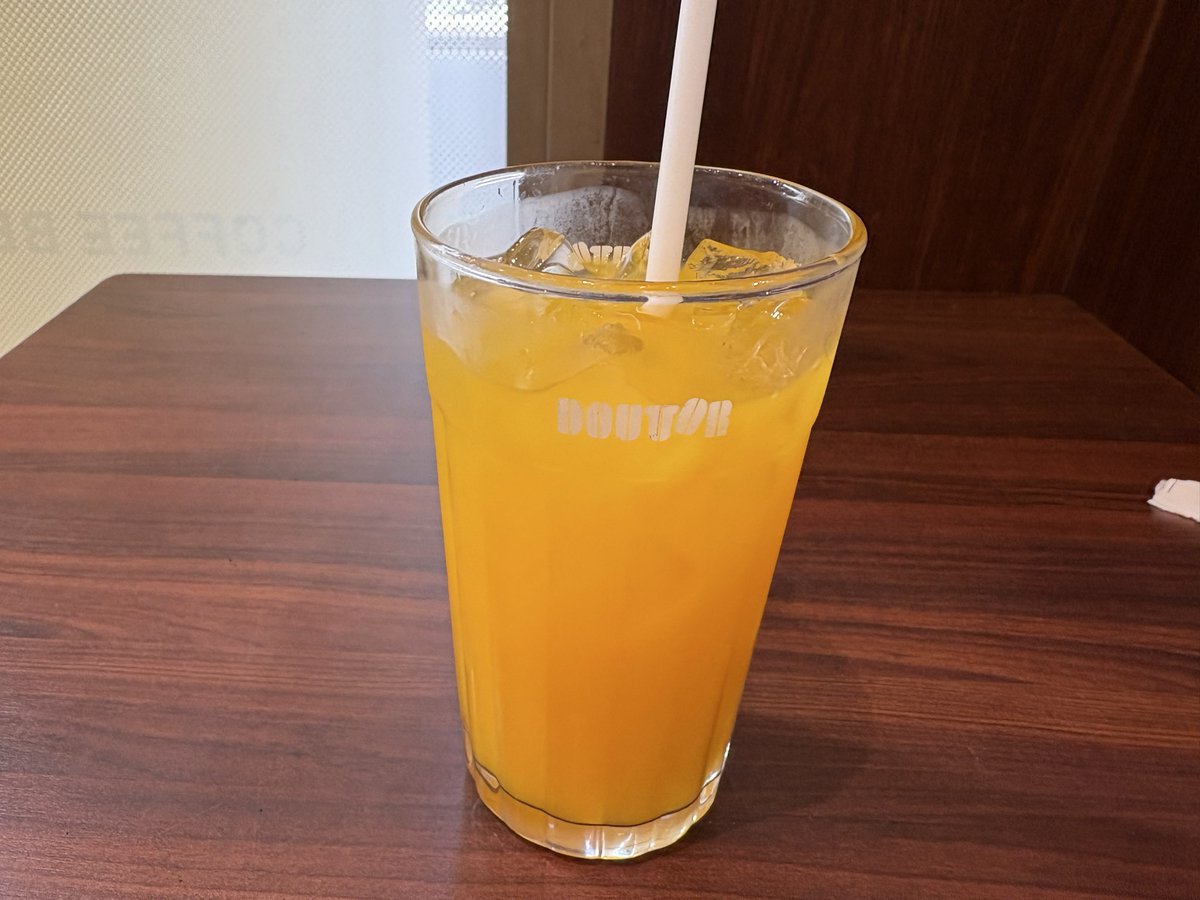 spicadiary's tweet photo. 皮膚科からはしごして歯医者行く前でお昼ごはん食べれないからドトールでみかんジュース飲んだ🍹お腹すいた😨 https://t.co/dRBf5fETAt