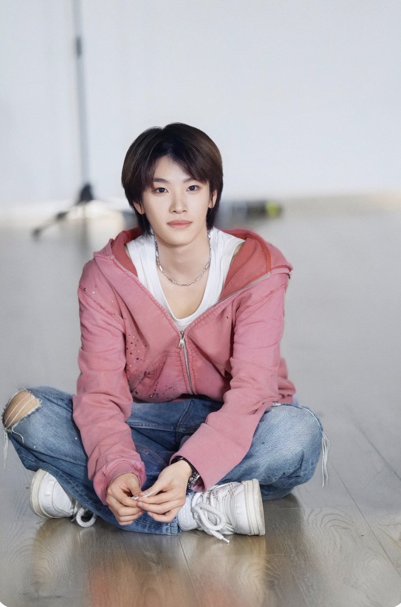 아인.. tweet media