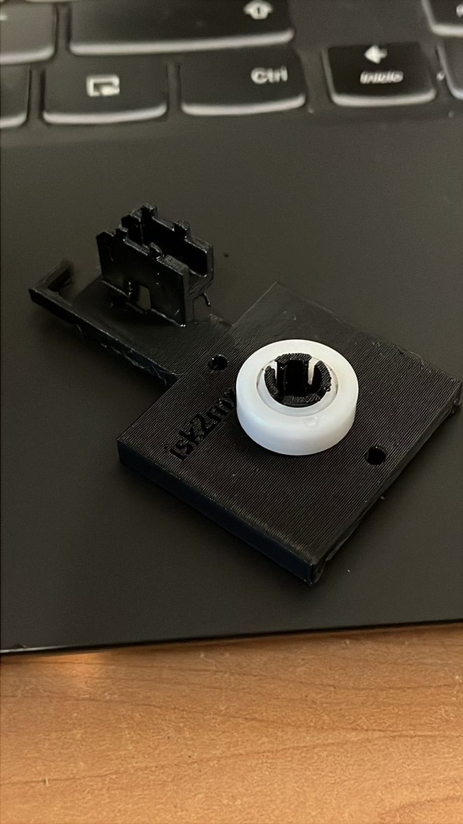 kristianislas's tweet photo. 🚀 Proyecto maker en #FreeCAD  
Replica técnica de Tilt Axel de Autodomo Bosch NDP‑7512, para practicar modelado paramétrico.  
Impresa en PC‑ABS 🔧 para probar resistencia y acabado.  
Explorando el mundo del modelado paramétrico y la impresión 3D #Elegoo #CentauriCarbon✨ https://t.co/Lrz4VnuMFU