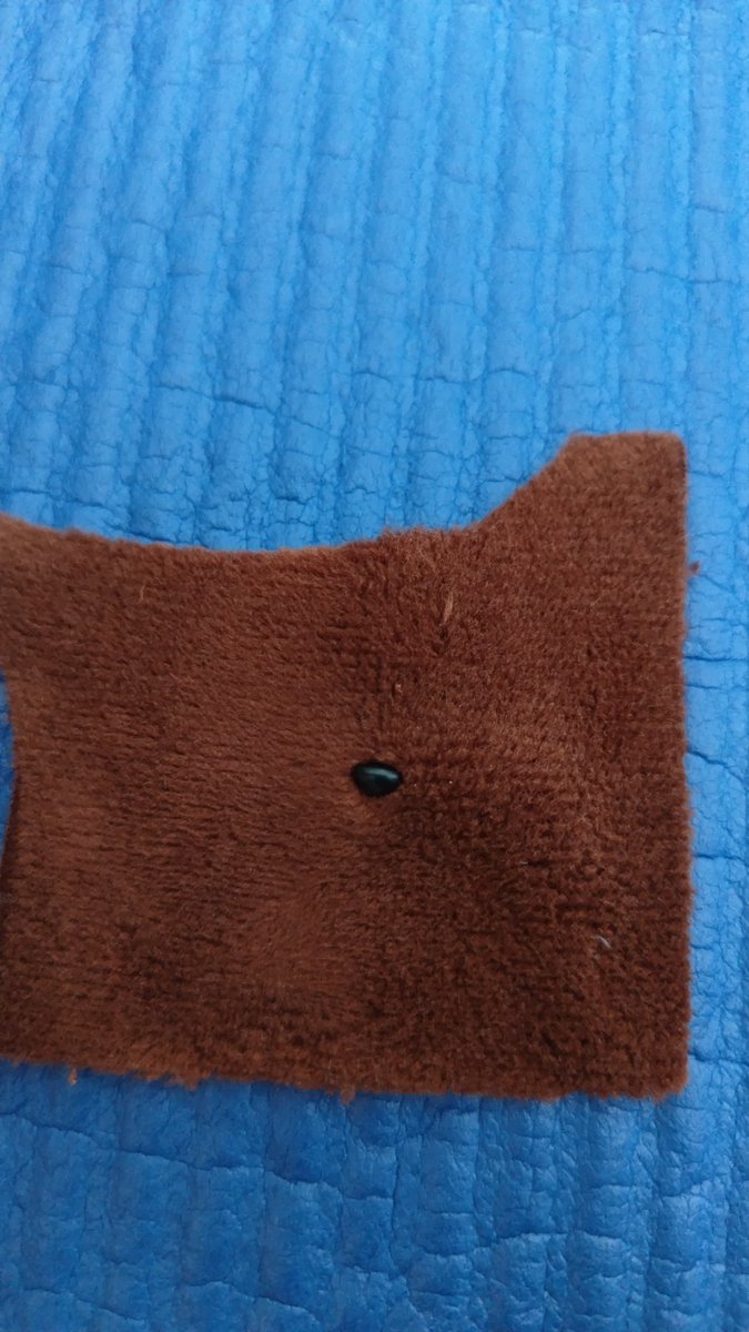 tkrk0o's tweet photo. つくるこ努力録。ワッシャーがない小さな鼻パーツに他所で売ってたナイロン？のワッシャーを取り付けたよ。1個だよユルユルだったから、2個つけたらいい感じに。それでも少し動いちゃうからやっぱり少しボンド使ったほうがいいのかも。 https://t.co/DKvEY3jMRw