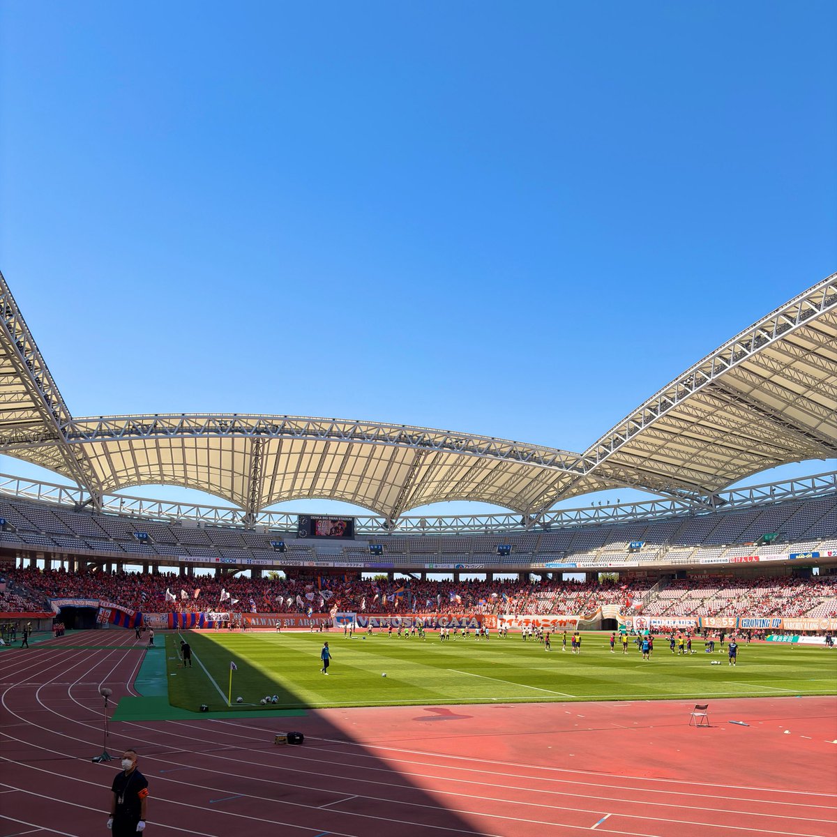 hub_sp's tweet photo. 久々の新潟戦、ここにいると2019年のあのスコアを思い出さずにはいられない。
ここで歴史を一つネガティブからポジティブへ上書き出来るように。
#鹿児島ユナイテッドFC https://t.co/q72EgwJsic