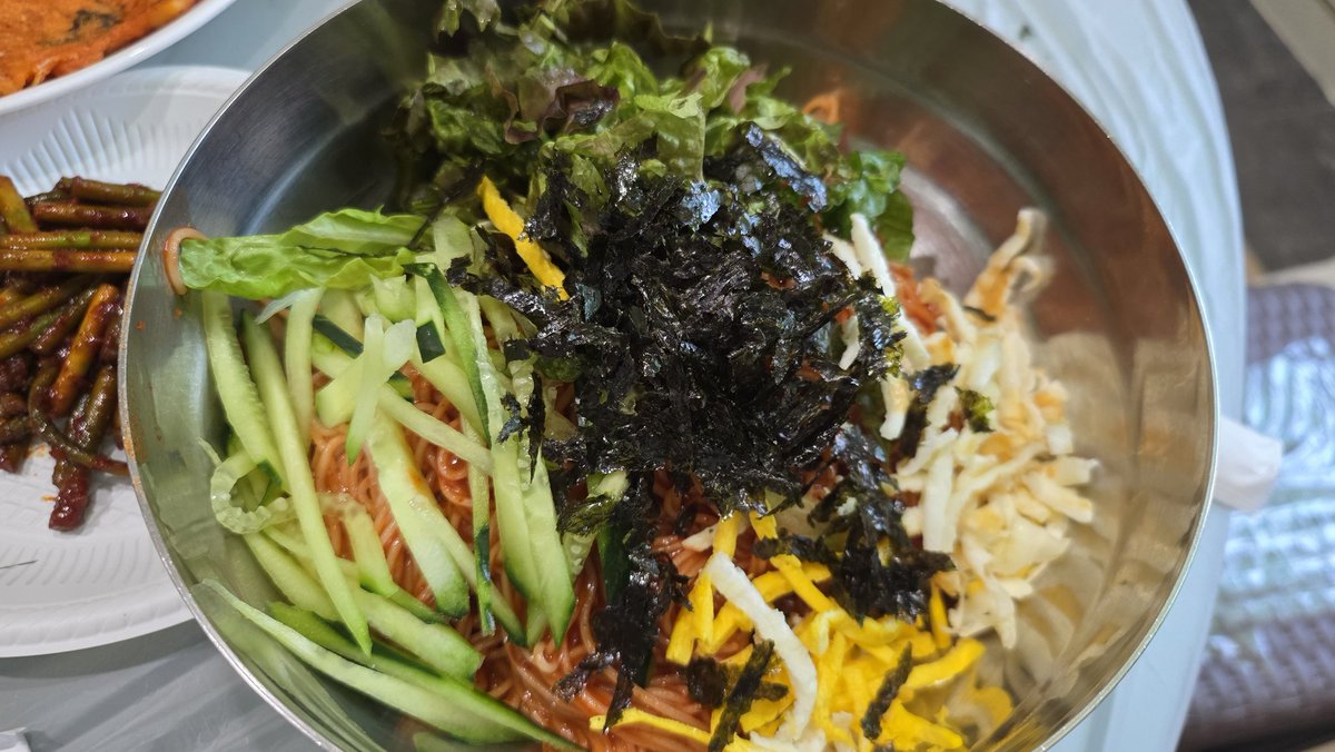____HEALING's tweet photo. 오늘 점심은 삼실에서 비빔국수~~ https://t.co/KZI1OViIWY