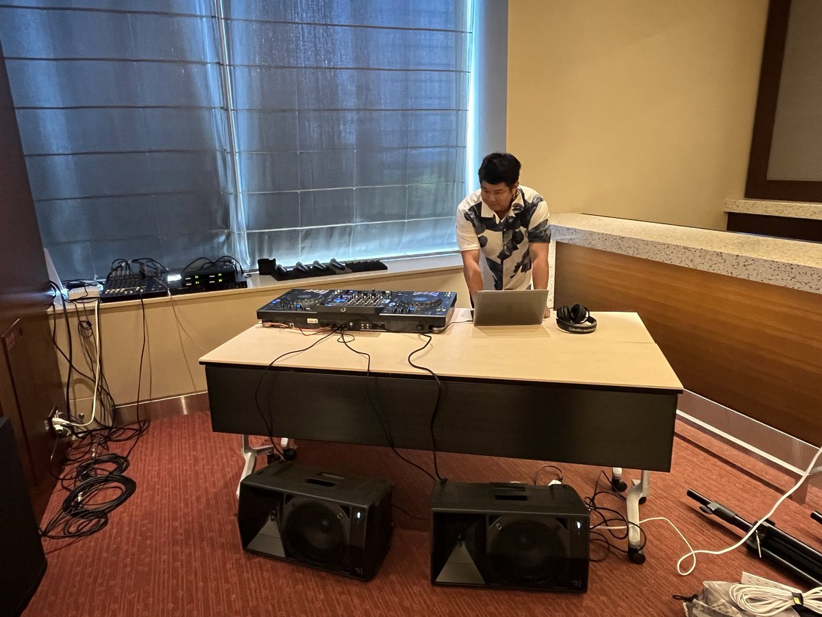 fuji_fujita_kun's tweet photo. 本日は私の出版パーティーとFJ感謝祭！
※既契約者&amp;知り合いの100名限定企画とさせて頂いております。

着々と準備進んでおります！
食べ飲み放題、DJ、有識者トークショー、湾岸カクテル、湾岸クイズなど楽しい企画も！

皆様に楽しんで頂けるように社員一同しっかり準備してお待ちしております！ https://t.co/eXNyxk5pKa
