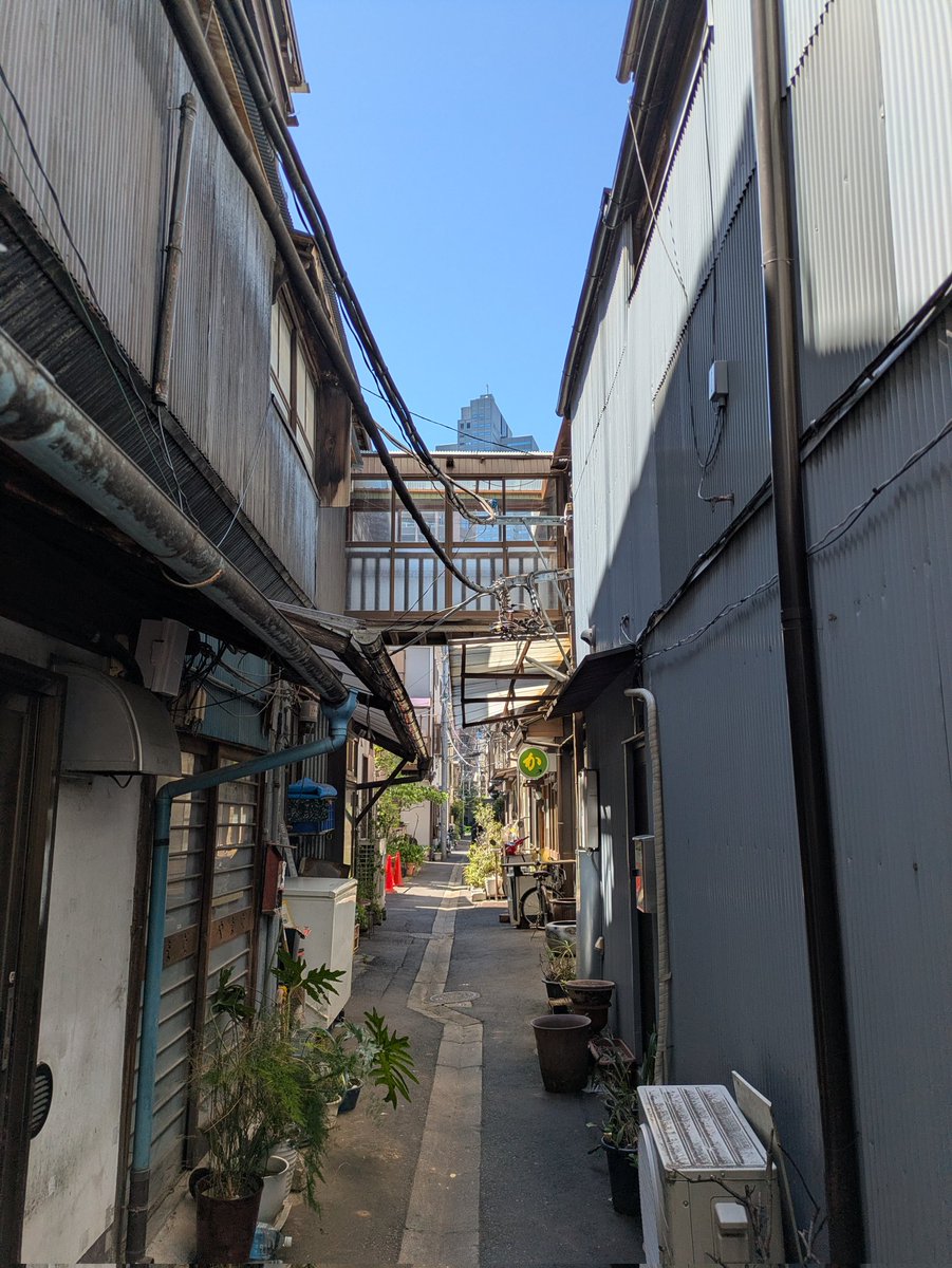 naeto_3's tweet photo. 本日の路地裏
#STEPN https://t.co/z2XRBI530x