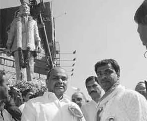 eclector1419857's tweet photo. Professor Jayashankar about #YSR 's #faction politics
On how he used goons from kadapa
p జనార్దన్ రెడ్డి ని రాజశేఖర్ రెడ్డి ఎలా హింసించాడో
ఫ్��ాక్షన్ గుంపులను ఎలా దించాడో...
https://t.co/GPHyj3wYeh https://t.co/a9IOMjSsjr