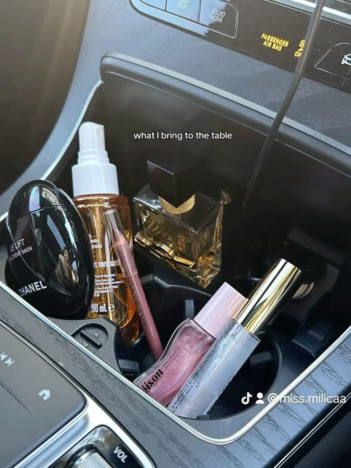 kina_Girly's tweet photo. Just a girl car 🎀💞 https://t.co/KkQlquHXlS