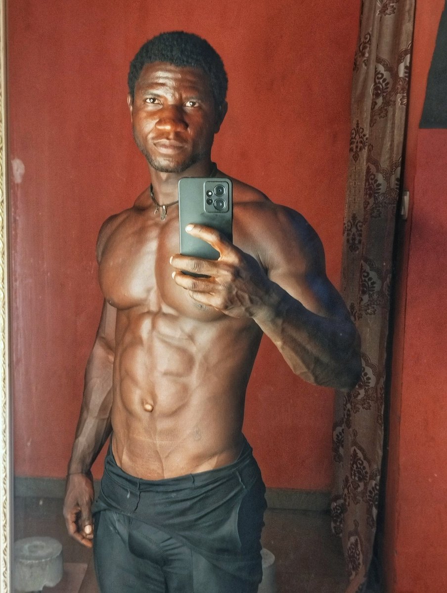 Adonis_160's tweet photo. Shinning  abs https://t.co/iDoXFMmAa1