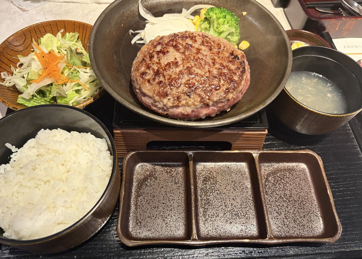 kachouon's tweet photo. 夏日が続いてますね！
僕はいつもより多く水を飲んでます🥤
皆さん熱中症にならないように気をつけて下さい！！
#夏日
#熱中症
#福よし https://t.co/z0dzCwSqyD