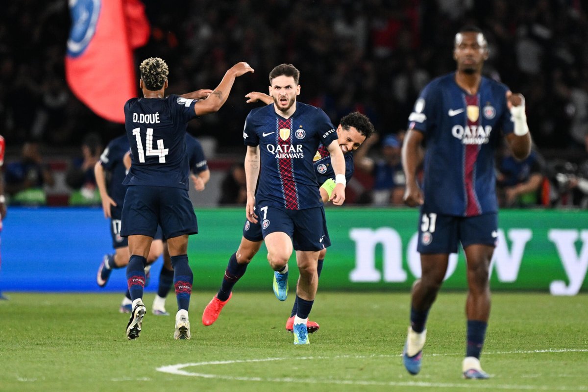 le_Parisien_PSG's tweet photo. PSG-Arsenal : le jour le plus show de l’année !
➡️ https://t.co/TmWHFq8QQS https://t.co/53JJnPihzO