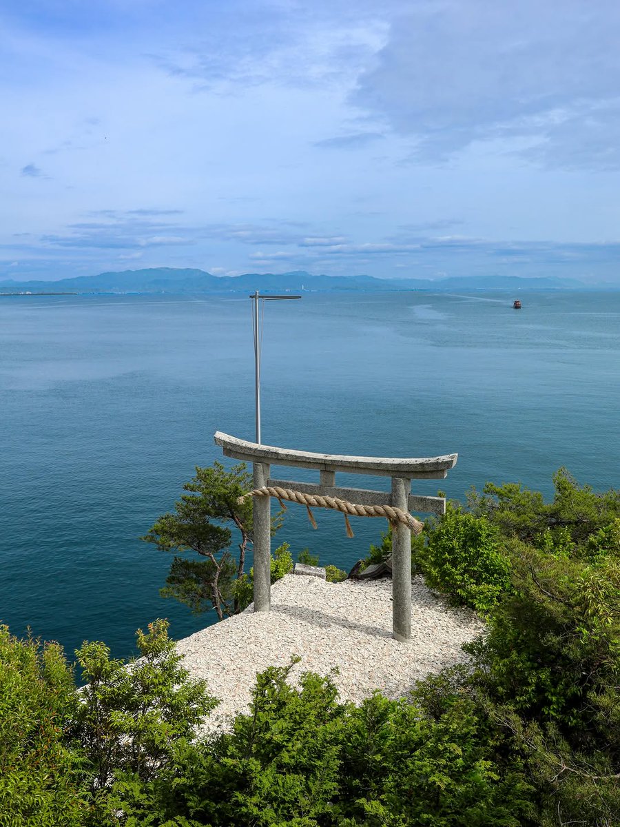 shigatoco's tweet photo. 湖に浮かぶ、神の棲む島

Photo by mi27272727

Location：竹生島（滋賀県長浜市早崎町）
Date：2026

この投稿は、Instagramでの投稿をXでリポストしています！
滋賀の魅力的な風景は、しがトコInstagramもチェックしてみてね。 https://t.co/x9HY3XVkI7