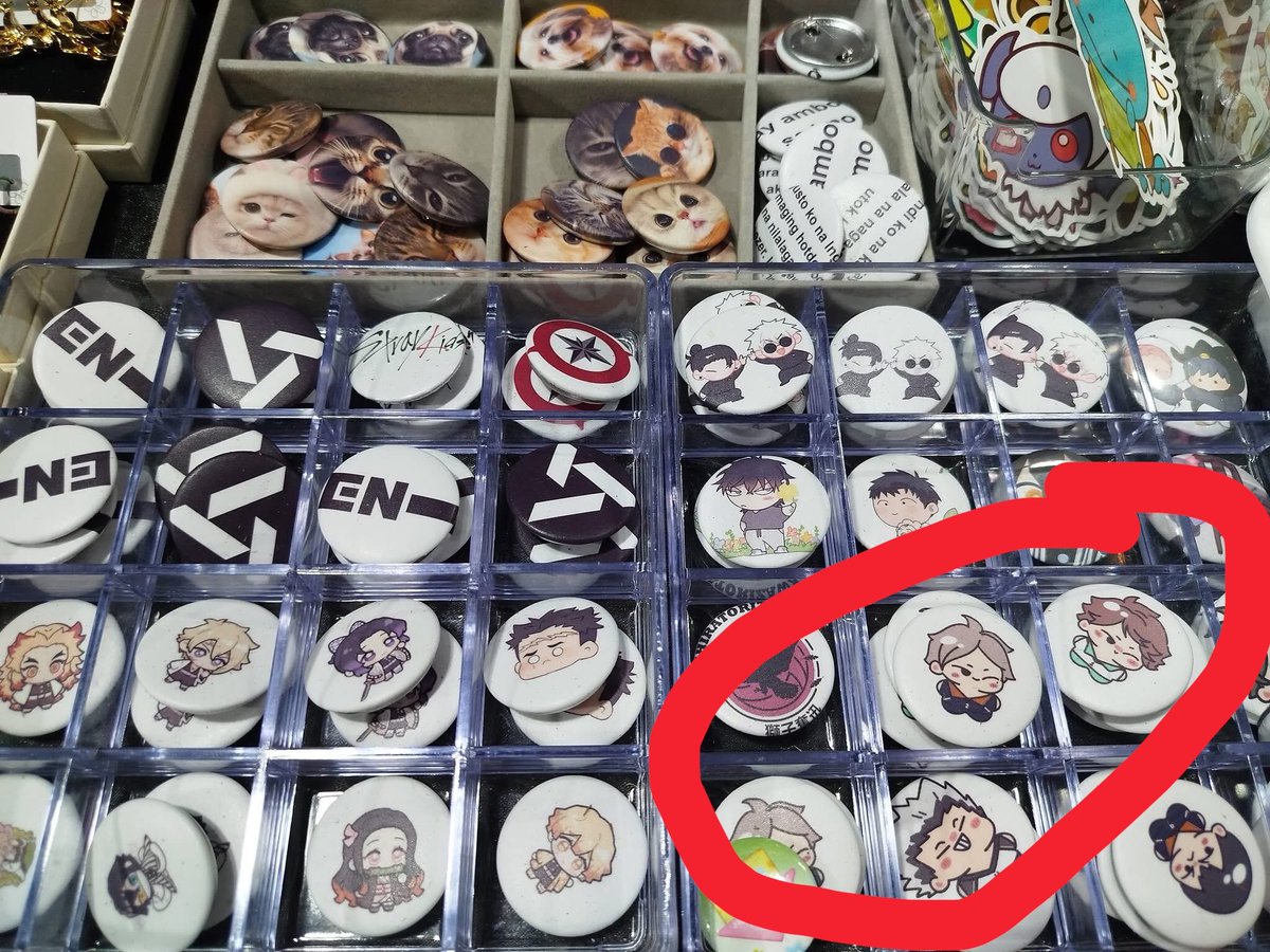 madeatdawn's tweet photo. Hello! Kindly help me report this shop, they’re selling my haikyuu chibis as pins without my consent 🥲

https://t.co/smrEI9aA7j https://t.co/BxEfpaHeu2