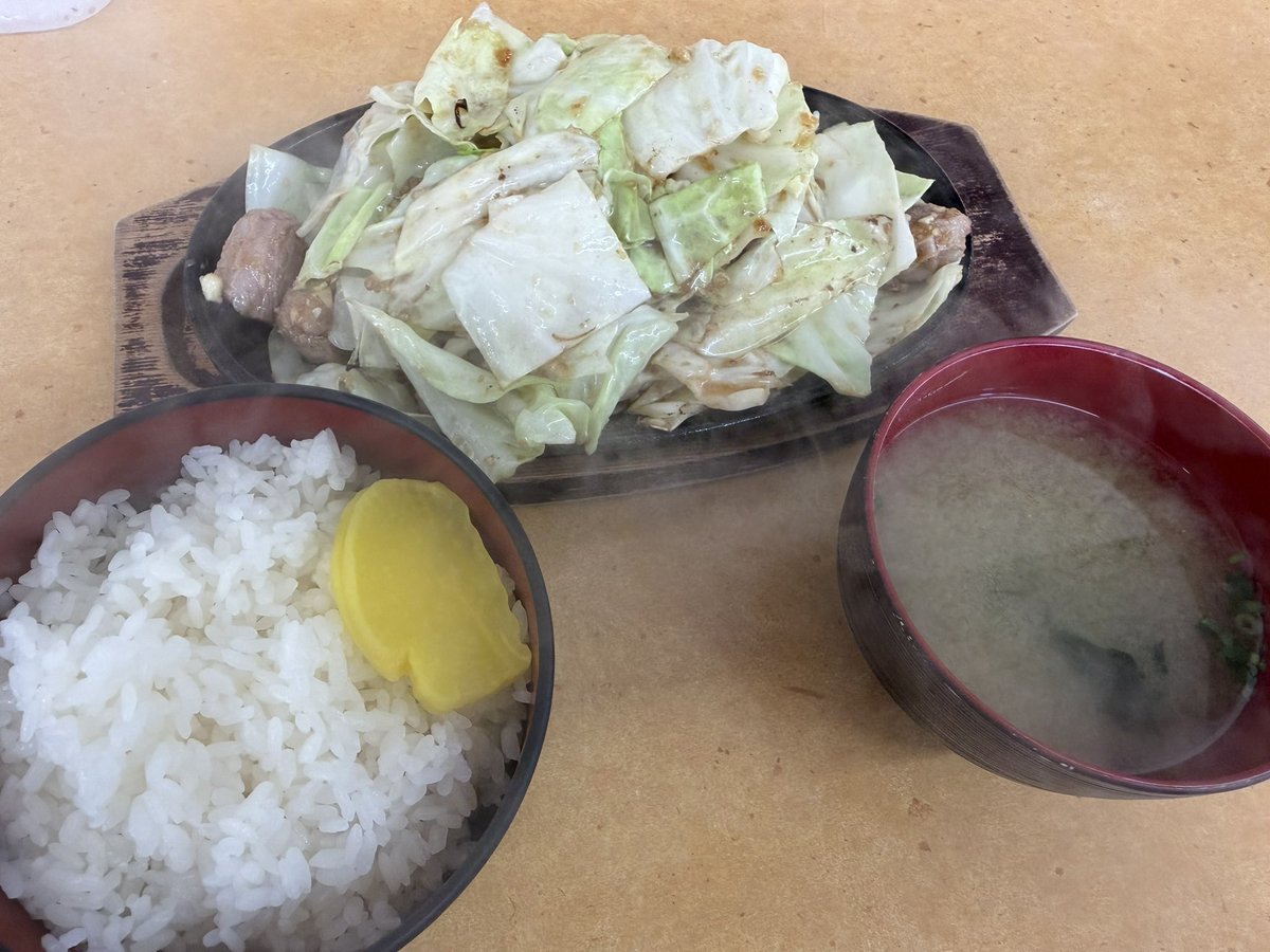 kumasai's tweet photo. 初柳川クリーク、歩き回っていろんなルアーでバイトあったけど結局最初のワンフィッシュで終了。噂に違わぬ魅力的なフィールドでした。また違う季節にも来てみたい。近くにびっくり亭の仲間？があったので食べて帰ります😊 https://t.co/NVBpjSMamc