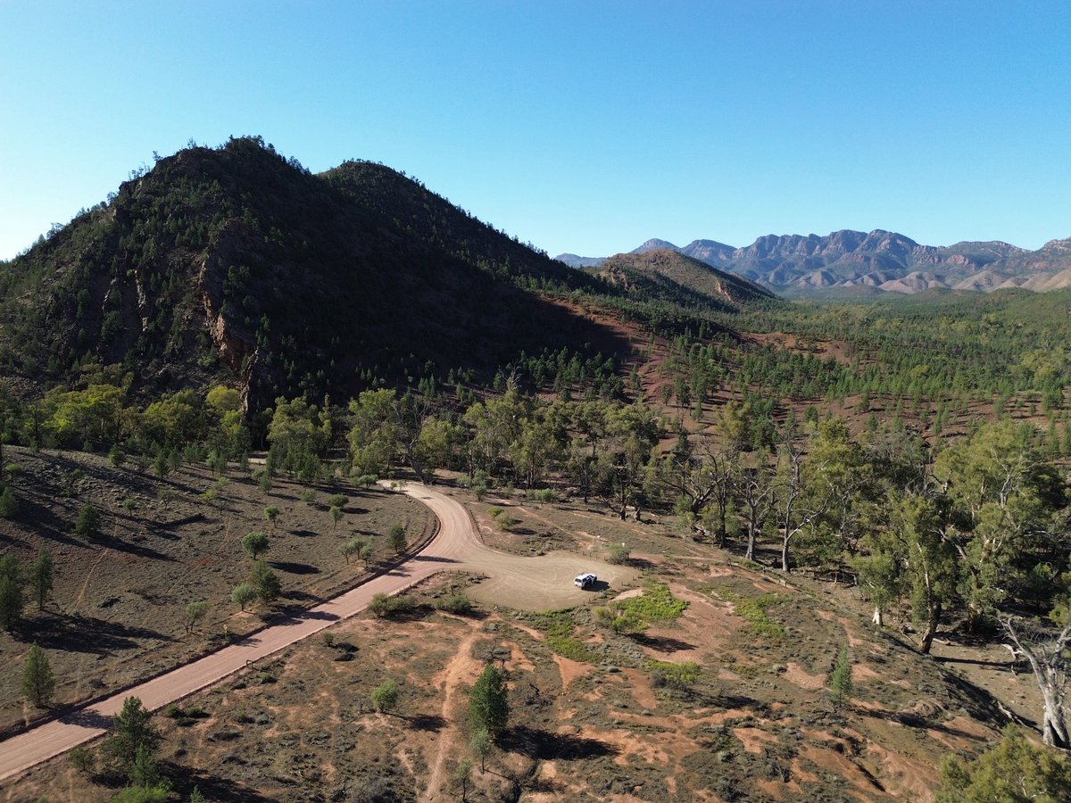 NathanPSI's tweet photo. @HVNYrefugee Looks like the flinders ranges on the left. I’d highly recommend checking it out 👍 https://t.co/YxNHsa8FBW