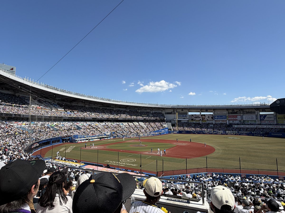 BASS_ACTION's tweet photo. 生きてたので今日は交流戦を観に弾丸でZOZOマリンスタジアムに来ました！
そしてベガルタ仙台はユアテックスタジアムでプレーオフ。
武田英寿選手がスタメンなんでゴールを決めてほしい！

同時刻にプレイボールとキックオフ⚾️⚽️

#セパ交流戦
#阪神タイガース
#明治安田J2・J3百年構想リーグ
#VEGALTA https://t.co/LPSx6MRy14