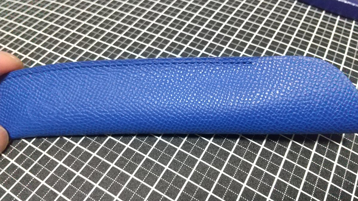 ARAI_heian's tweet photo. pen and messageさんの一本差しのペンケース、色が素敵すぎてつい買ってしまった💙 https://t.co/Sl6mP6iHWX