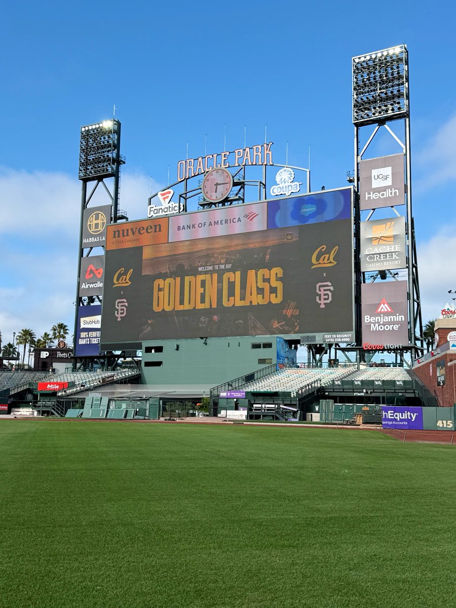 MWCherrington's tweet photo. #GoBears 🐻 #GoldenClass 👑 https://t.co/KfoJlbzk7m
