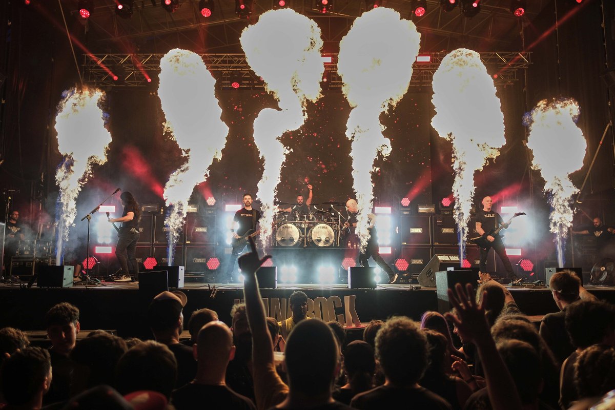 NoticiasNavarra's tweet photo. 📸 La culpa de todo la tiene el rock

↪️ Kaotiko y Soziedad Alkoholika lideran una noche de récord en un Iruña Rock abarrotado

https://t.co/2v83geSauf https://t.co/JhKsEZI8Z5