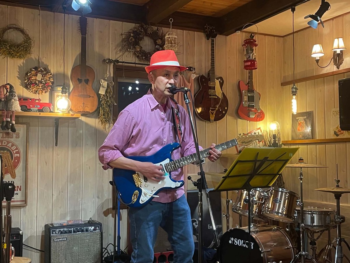 sukhitattaro's tweet photo. 5/29、レトロポップ・ライブ、ありがとうございました！
出演
かきあげ太郎
ムギロウ さん
カナダマサカズ さん

セトリ
1花は君に咲いている
2カレー
3幻の人バーゴンを探せ！
4ペヤング・ブルース
5国道17号

賞味期限30秒のあんバターホットサンドはバター溶け始めが美味い！ https://t.co/0GSSbUokUA