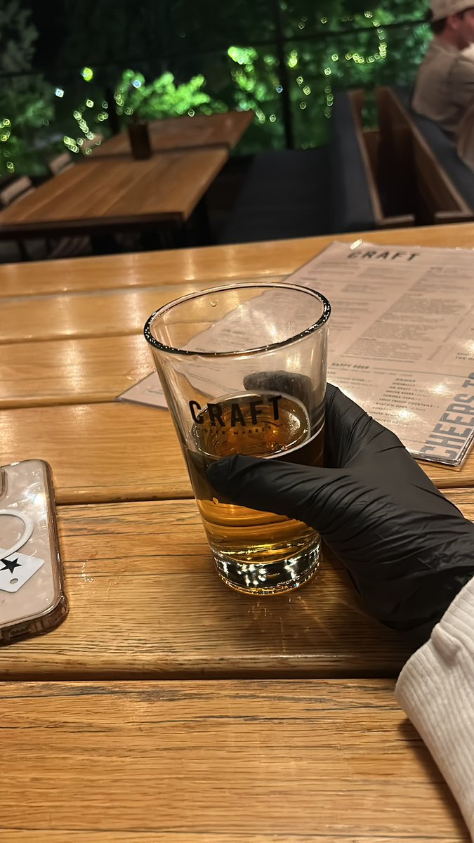 truckmichael_'s tweet photo. Iceman? Thanks Sean for the mitt tonight! Hope I don’t cut my hand drinking a million beers. https://t.co/JWd7tSQz4A