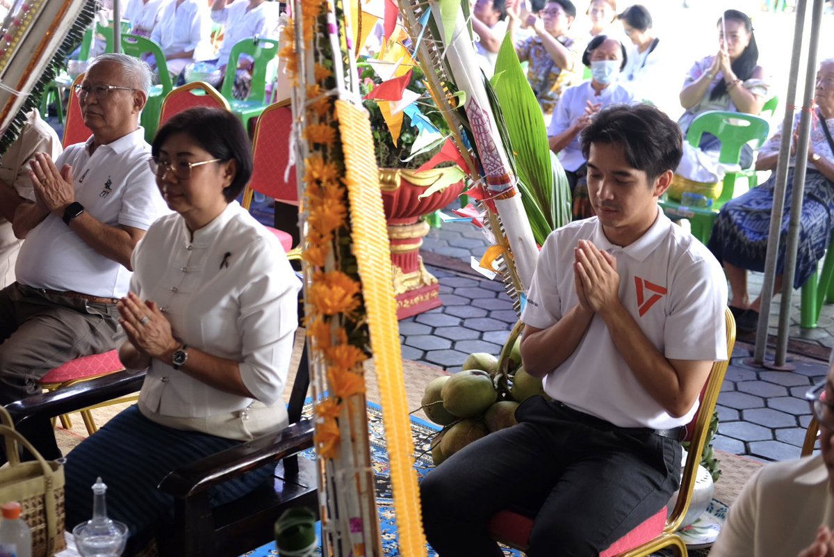 NatapholTo's tweet photo. เนื่องด้วยสุดสัปดาห์นี้เป็นช่วงวันสำคัญทางพุทธศาสนา นั่นก็คือ ‘วันวิสาขบูชา’ ด้วยโอกาสนี้ผมขอร่วมอนุโมทนาบุญกับพ่อแม่พี่น้องประชาชนและลงพื้นที่แวะเยี่ยมเยือนตามวัดต่างๆในพื้นที่ที่มีงานบุญครับ วันนี้ได้ไปร่วมมา 3 วัด ได้แก่ วัดสันอุ้ม เชิงดอย, วัดชัยสถิตย์ สันปูเลย, และวัดสันโค้งเก่า ทรายมูล ครับ 🙏🏼😇
.

#ก๊อปณัฐพล #ณัฐพลโตวิจักษณ์ชัยกุล #เชียงใหม่เขต3 #พรรคประชาชน