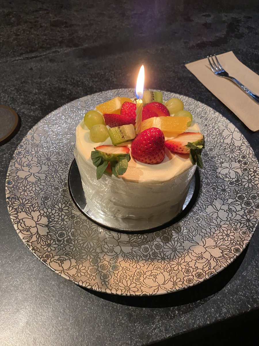 88EXP_'s tweet photo. Birthday dinner 🎂🤤 https://t.co/MxpSiTrfuq