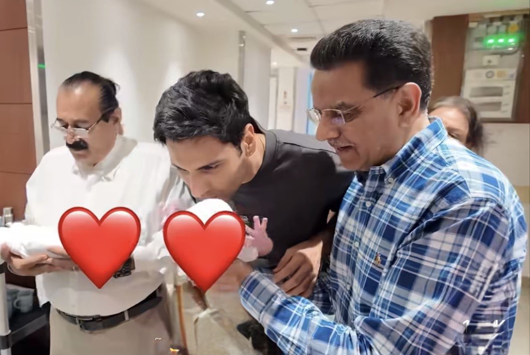 darshani_Div's tweet photo. A father’s love lasts forever….💙💙

#ParentsOfTwins @Divyanka_T @vivekdahiya08 https://t.co/7nwkRlQ405