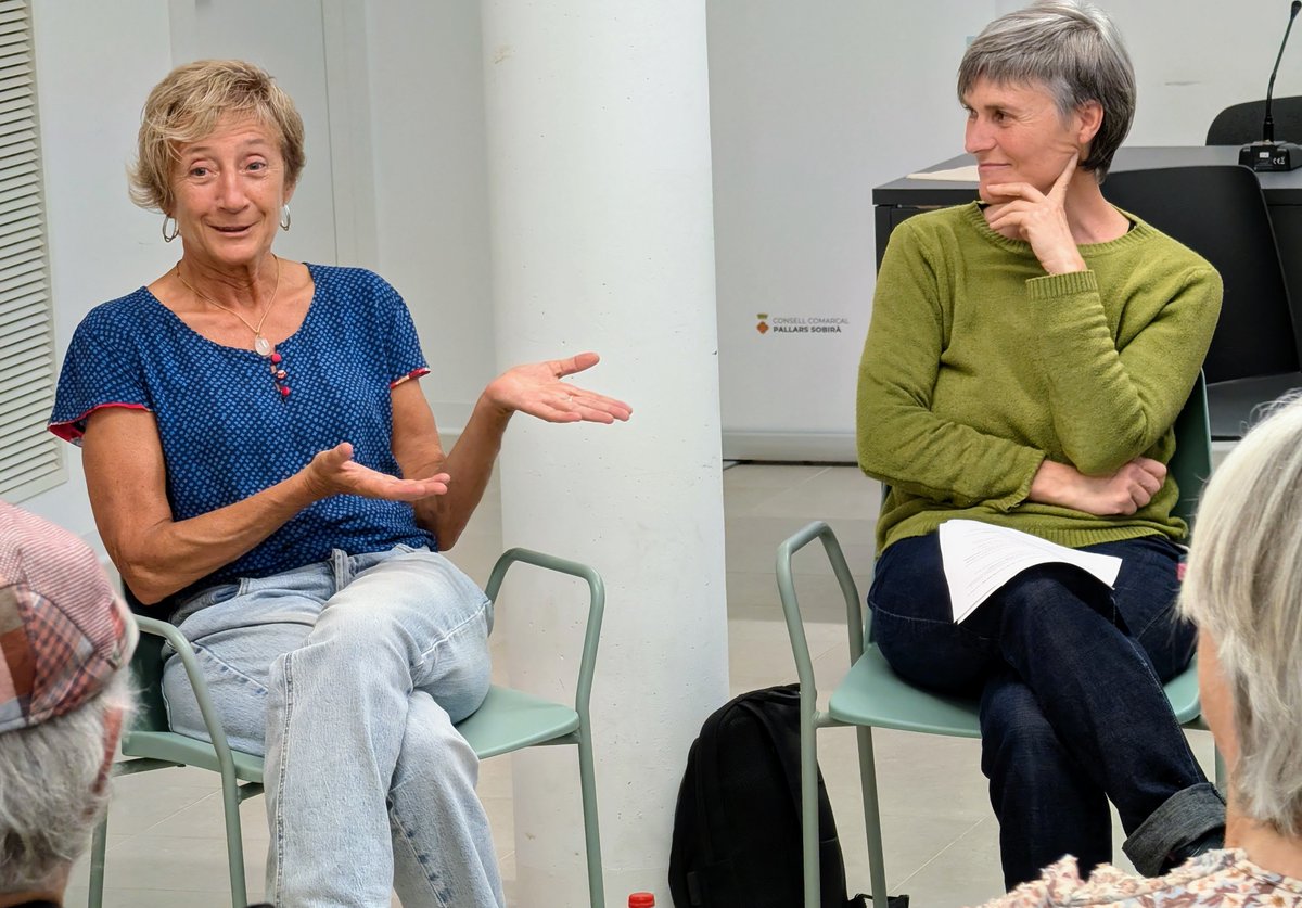 bibliosort's tweet photo. ❤️‍🩹 Gràcies a la doctora Carme Mombiedro hem après la importància d'adquirir hàbits d'autocura per millorar la nostra salut i benestar personal

📖 Molt agraïts també als assistents a la presentació del llibre "Escolta't, mira't i toca't" @PagesEditors  https://t.co/LJY1UWdC0e https://t.co/dokk0cWwrO
