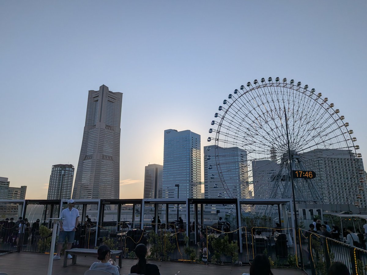 taja_97997's tweet photo. 毎週新横浜行くのにこっちの横浜来るの久しぶり https://t.co/1x4fA6eBtW