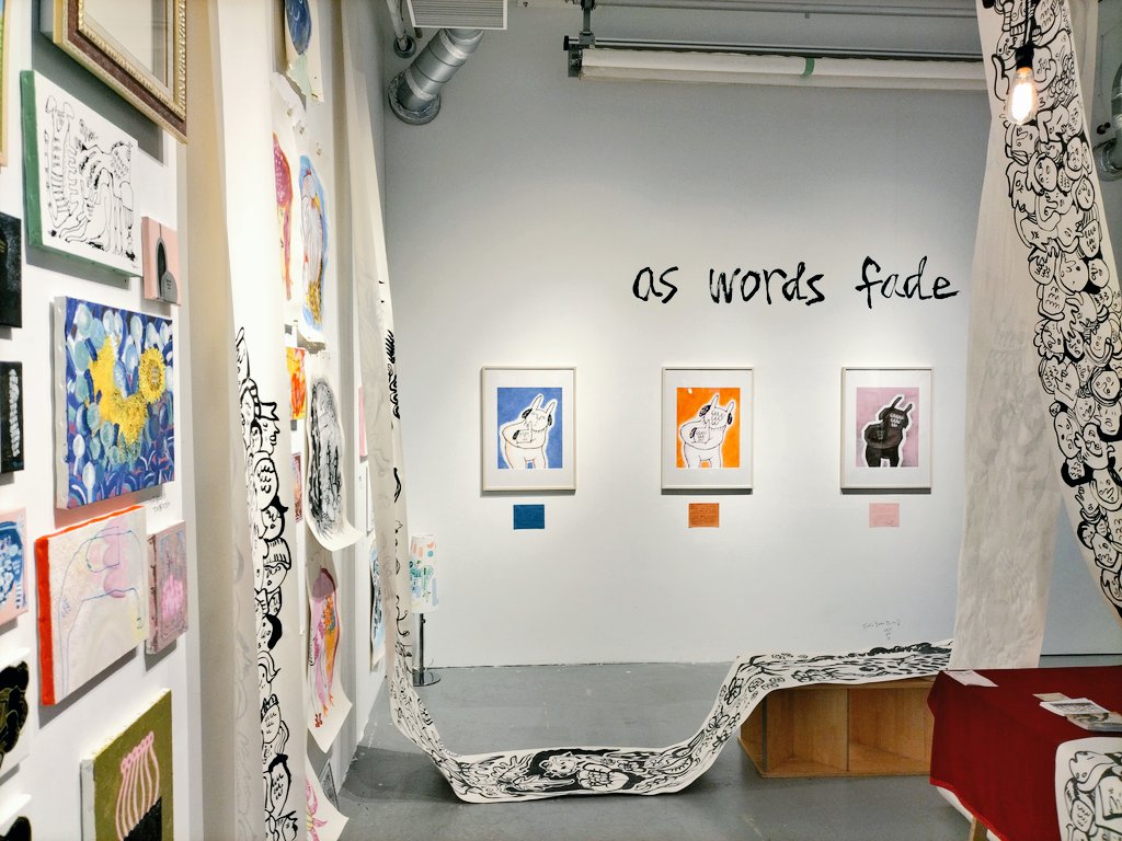 ginger_chan_'s tweet photo. #たむらぱん 様の個展
作品の解説までしてもらえるとは思わず、貴重な体験でした
#だんだん言えなくなってくる 
自分の内側を掘り下げて、ずーっと掘って行ったら何が出てくるんだろ
最後には、僕のナチュメロ愛も聞いていただき、ありがとうございました！
（撮影いただいた方にも大感謝！） https://t.co/wxl0dkFAE7