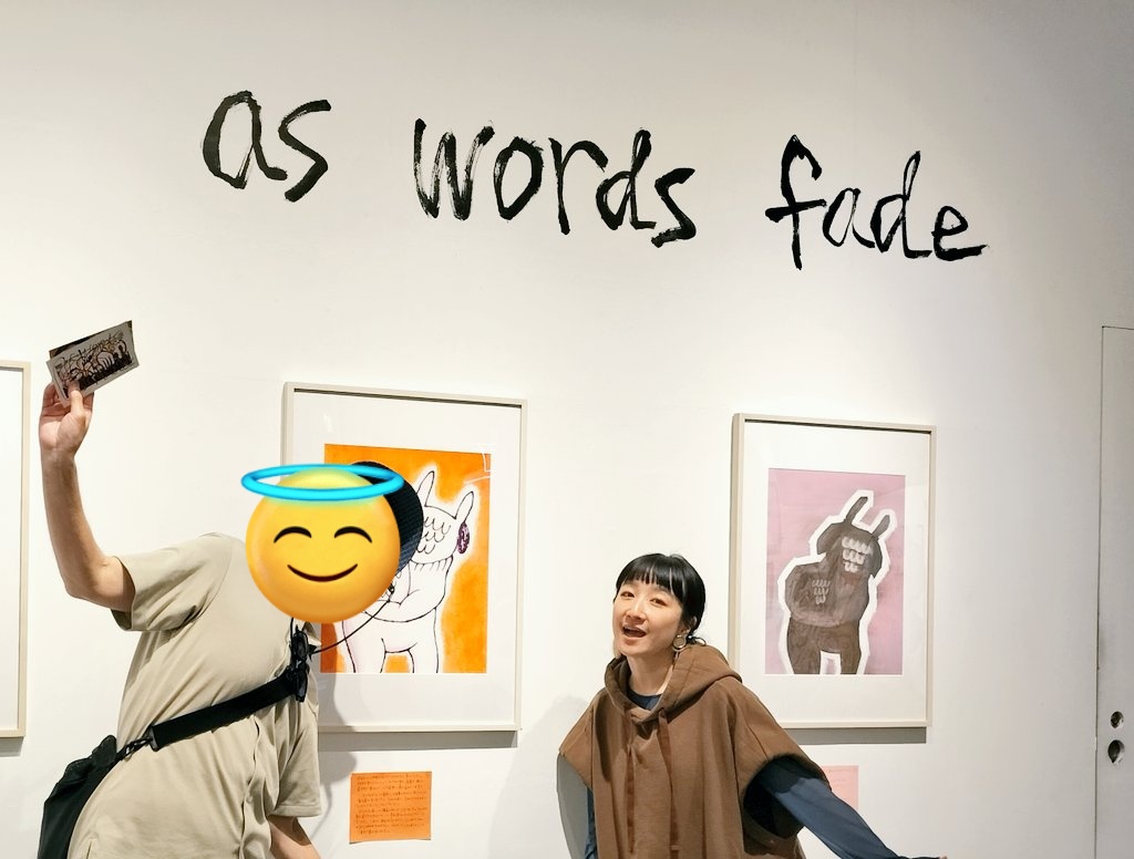 ginger_chan_'s tweet photo. #たむらぱん 様の個展
作品の解説までしてもらえるとは思わず、貴重な体験でした
#だんだん言えなくなってくる 
自分の内側を掘り下げて、ずーっと掘って行ったら何が出てくるんだろ
最後には、僕のナチュメロ愛も聞いていただき、ありがとうございました！
（撮影いただいた方にも大感謝！） https://t.co/wxl0dkFAE7