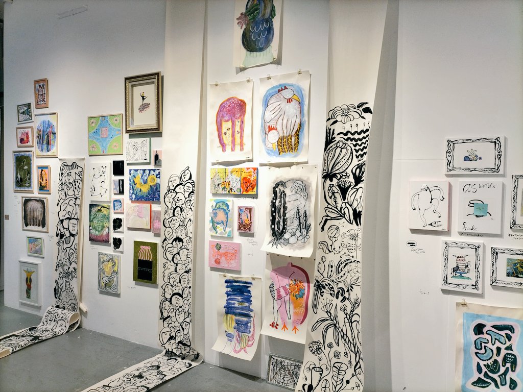 ginger_chan_'s tweet photo. #たむらぱん 様の個展
作品の解説までしてもらえるとは思わず、貴重な体験でした
#だんだん言えなくなってくる 
自分の内側を掘り下げて、ずーっと掘って行ったら何が出てくるんだろ
最後には、僕のナチュメロ愛も聞いていただき、ありがとうございました！
（撮影いただいた方にも大感謝！） https://t.co/wxl0dkFAE7